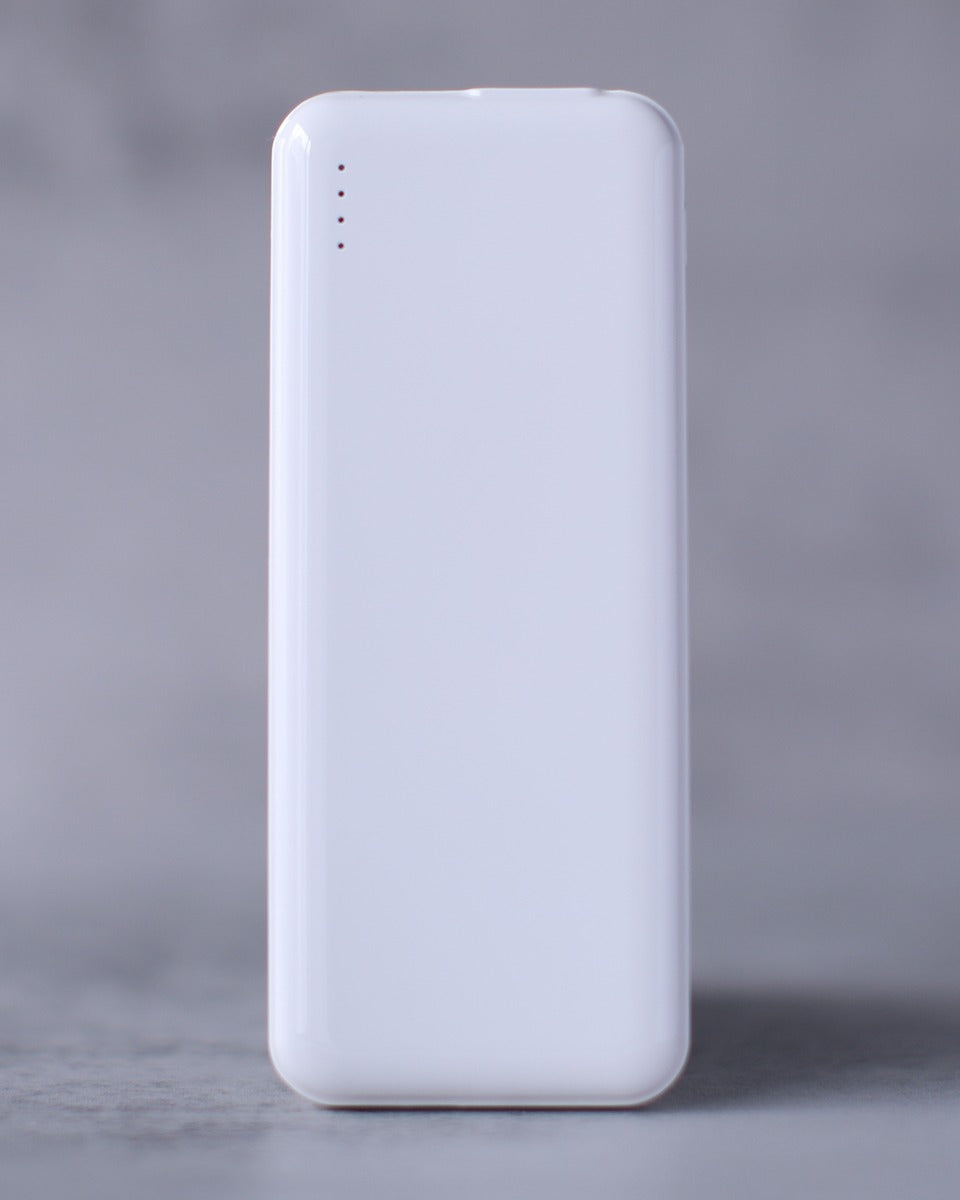 白色小型充電器 (可用於發熱頸巾)